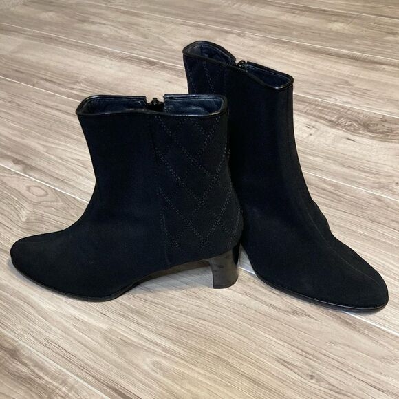 Stuart Weitzman Shoes - Stuart Weitzman Size 8 Backer Quilted Aquatex Ankle Boots EUC